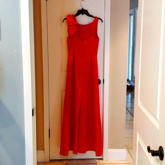 Perfect for Prom! Stunning party dress, size 6. - Picture 4 of 6